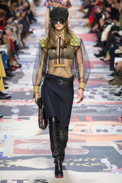 Look 14